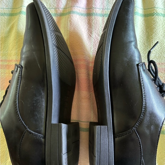 Boys black Perry Ellis dress shoe. Good condition - Picture 3 of 5